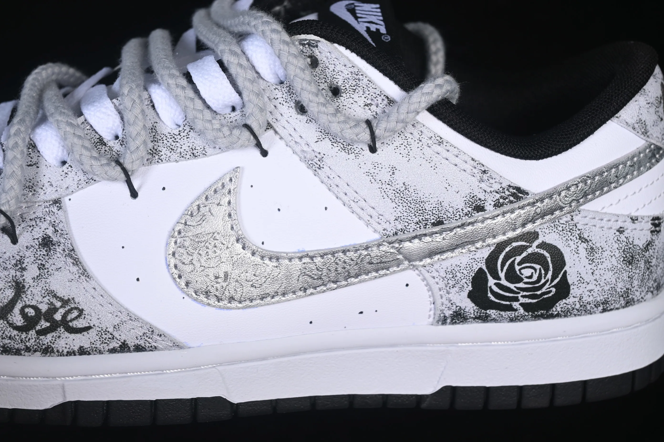 All categories Nk SB Dunk Series Nk SB Dunk Low High-end customized low-top sneakers Nike SB Dunk Low straps Anniversary high-end customized low-top casual sneakers DD1391-100